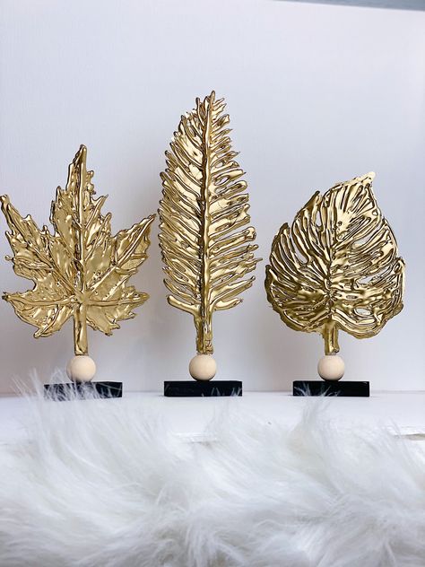 Made these wayfair inspired DIY using hot glue. Hot Glue Home Decor, Hot Glue Painting Ideas, Hot Glue Diy Decor, Hot Glue Art On Canvas Diy, Hot Glue Ideas, Hot Glue Painting, Hot Glue Flowers, Hot Glue Crafts, Diy Gold Decor