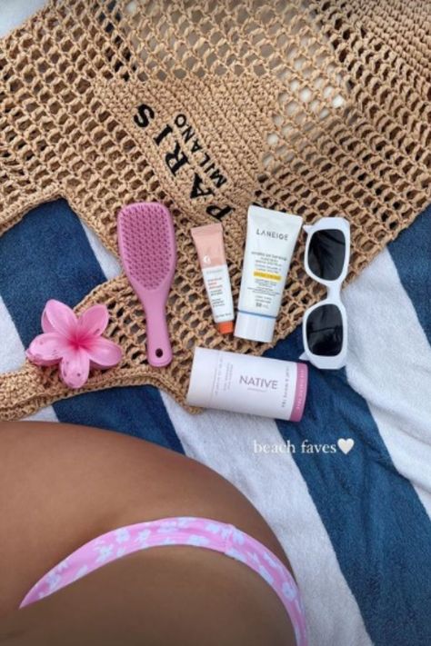 Beach Essentials For Women, Girly Vibes, Beach Instagram Pictures, Essentials Aesthetic, Beach Pics, Summer Glow, Beach Essentials, Coconut Girl, Instagram Life