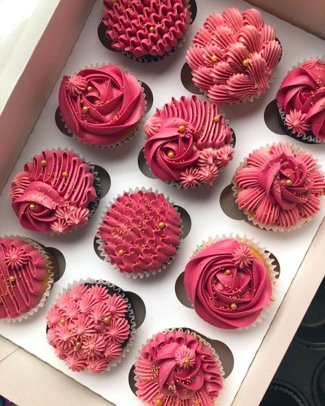 Pink Cupcakes Decoration, Magenta Cake, Hot Pink Cupcakes, Chocolate Video, 30th Birthday Cupcakes, Marble Cupcakes, Floral Food, Cupcakes Design, Celebration Decorations