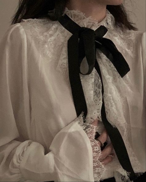 Victorian Gothic Aesthetic Outfit, Gothic Aesthetic Outfit, Victorian Gothic Aesthetic, Light Goth, Goth Academia, Pale Aesthetic, Victorian Vampire, Vampire Clothes, White Goth