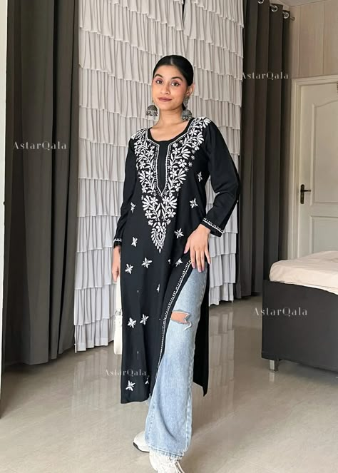 Black Kurti With Jeans Aesthetic, Black Short Kurti Outfit, Baggy Jeans With Kurti, Simple Black Kurti Designs, Black Chikankari Kurta With Jeans, Indian Tops With Jeans, Black Kurti Aesthetic, Long Kurta With Jeans, Black Kurti With Jeans