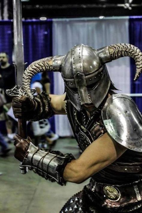 Amazing Dragonborn Cosplay! Dragonborn Cosplay, Skyrim Helmet, Dragonborn Skyrim, Dragon Room, Elder Scrolls 6, Skyrim Cosplay, Foam Cosplay, Skyrim Art, Dragon Born