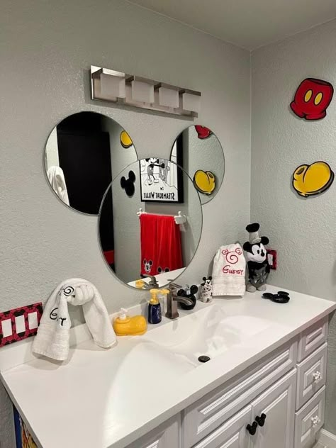 Disney Themed Bathroom Ideas, Disney Bathroom Ideas Kids, Disney Home Decor Ideas, Mickey And Minnie Bathroom, Mickey Mouse Room Ideas, Disney Bathroom Ideas, Mickey Mouse Gift Ideas, Disney Room Ideas, Cozinha Do Mickey Mouse