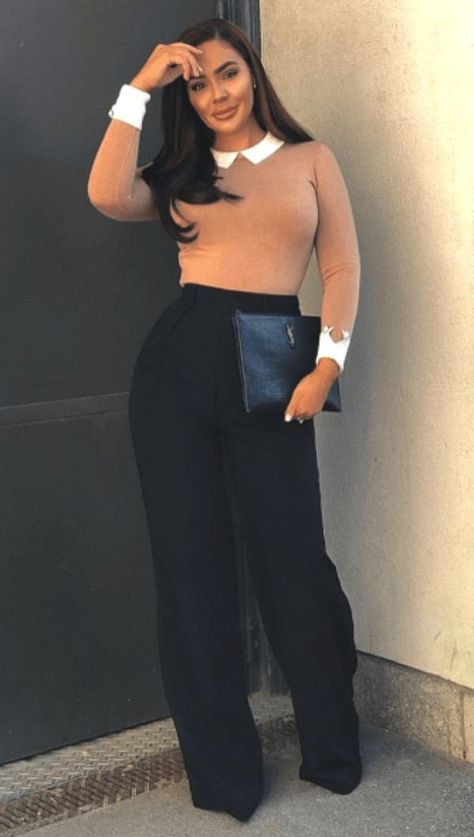 High-waist formal black pants. Formal jersey. White shirt. #Womensformalwear #Corporatewear #Womensstyle Business Professional Outfits, Fashionable Work Outfit, Professional Outfits Women, Professional Office, Stylish Work Attire, Business Casual Outfits For Work, Summer Work Outfits, Elegante Casual, Classy Work Outfits