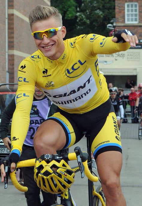 Marcel Kittel before the start of Stage 2, York, 2014 Race Bike Cycling, Mens Cycling Outfit, Nike Cycling, Marcel Paris, Marcel Kittel, Cycling Men, Cycling Legs, Biker Guys, Cycle Gear