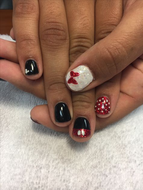 @tanealeah Disney Nails. Mickey Nails. Gel nails Disney Christmas Nail Ideas, Simple Disney Nails Short, Disney Nails Mickey, Short Disney Nails, Fall Disney Nails, Subtle Disney Nails, Disney Gel Nails, Simple Disney Nails, Milk And Cookies For Santa