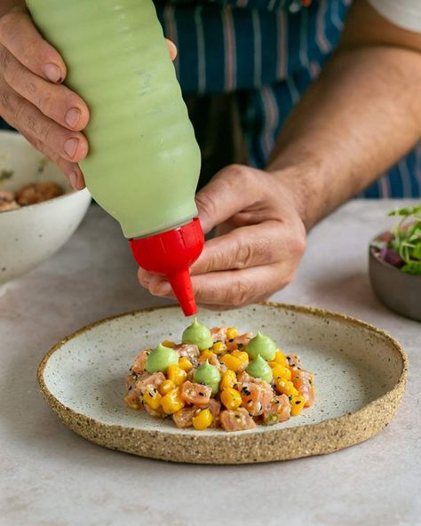 Salmon Tartare with Avocado and Wasabi - Between2Kitchens Wasabi Crusted Tuna, Fish Tartare Fine Dining, Salmon Tartare Plating, Salmon Tartare Fine Dining, Meat Tartare, Salmon Tartare Recipe, Fish Tartare, Smoked Salmon Tartare, Wasabi Salmon