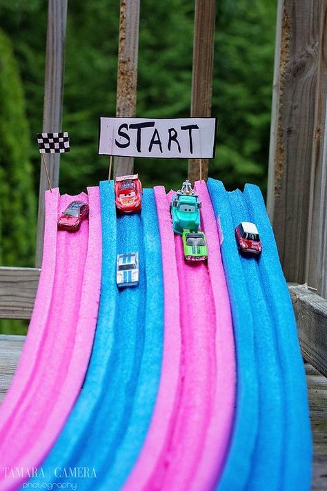 DIY Pool Noodle Racetrack For Toy Cars. - Tamara Like Camera. #kidsfun #kidsactivities #kidsplay #playtime Hot Wheels Track Ideas, Diy Hot Wheels Track, Pool Noodle Crafts, Racing Theme, Car Activities, Hot Wheels Party, Hot Wheels Birthday, Hot Wheels Track, Pool Noodle