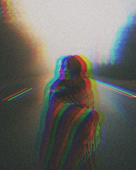 Glitch Art Photography, Trippy Photography, Altered Portraits, Glitch Photography, Cute Background Pictures, Glitch Aesthetic, Glitch Photo, Grunge Posters, Interesting Photography