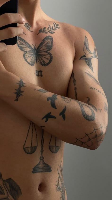 Herren Hand Tattoos, Tato Minimal, Grunge Tattoo, Men Tattoo, Tattoo Inspiration Men, Chest Tattoo Men, Cool Tattoos For Guys, Small Tattoos For Guys, Boy Tattoos