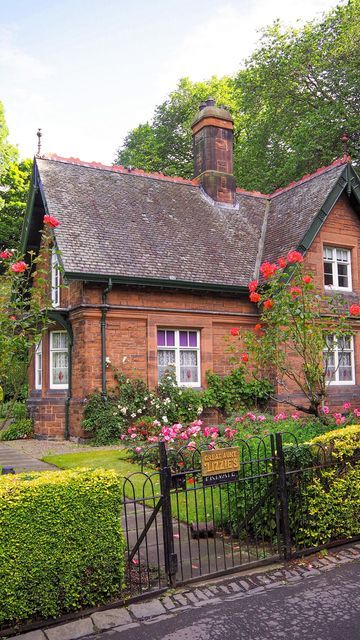 Edinburgh Scotland Houses, House In Edinburgh, Fairytale Homes, Fringe Festival, Visit Scotland, House Exteriors, Blooming Rose, Edinburgh Scotland, Wardrobe Doors