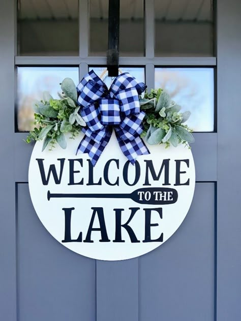 Summer Lake House Decor, Custom Welcome Sign Front Doors, Cricut Welcome Sign Front Door, Lake House Diy Decor, Lake House Crafts Diy, Lake Wreath Ideas, River Front Homes, Lake House Wreath, Lake Door Hanger