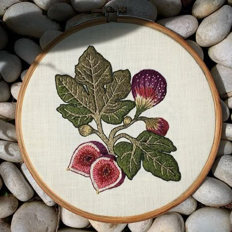 Fig Embroidery Pattern, Fig Embroidery, Embroidery Lessons, Textile Art Embroidery, Wedding Embroidery, Embroidered Napkins, Bead Embroidery Patterns, Hand Embroidery Projects, Hand Embroidery Flowers