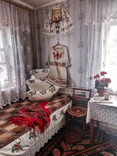 Russian Interiors, Tiny House Camper, European Decor, Beautiful Cross Stitch Pattern, Cottage Interior, Living Room Design Inspiration, Old Farmhouse, Interior Design Art, Paper Houses