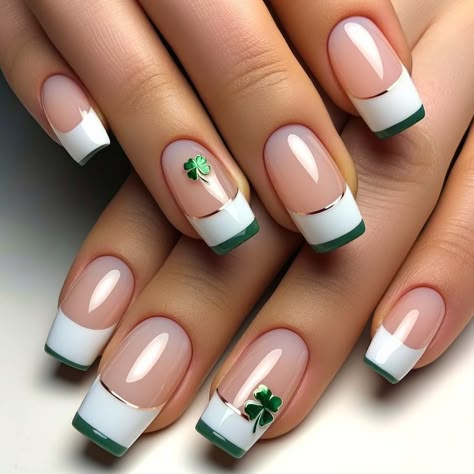 17 Beautiful Green Nails Ideas For St. Patrick's Day St Patty Nails, Patty Nails, St Patricks Nails, St Patricks Nail Designs, St Patrick Nails, Patrick Nails, Patrick Day Nails, Irish Nails, Shamrock Nails