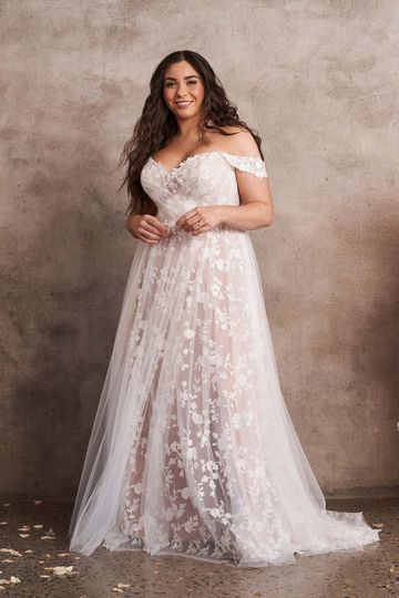 Plus Wedding Dresses, Lillian West, Curvy Bride, Etsy Wedding Dress, Wedding Dresses Plus Size, Tulle Wedding, Lace Wedding Dress, Plus Size Wedding, Tulle Wedding Dress