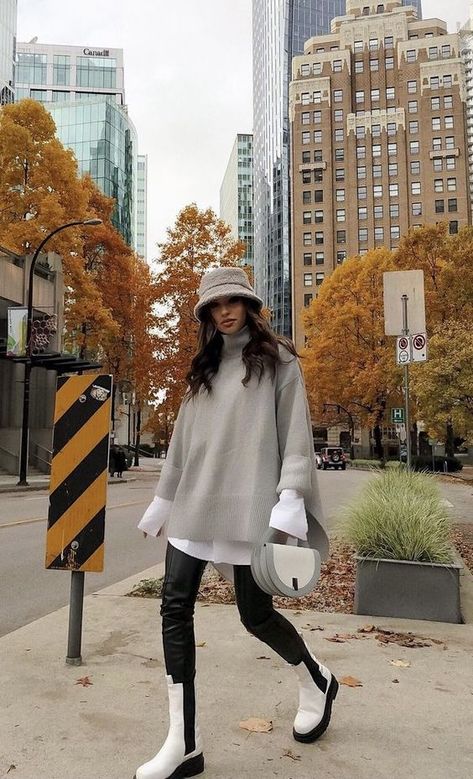 White Chelsea Boots Outfit Women, White Chelsea Boots Outfit, Flat Boots Outfit, Chelsea Boot Outfits Women, White Chunky Boots, White Chelsea Boots, White Boots Outfit, Chelsea Boots Outfit, Fashion Shoes Flats