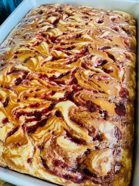 Peanut Butter and Jelly Swirl Snack Cake Peanut Butter Jelly Recipes, Jelly Bread, Buttermilk Pancake Mix, Ww Food, Boxed Cake Mixes Recipes, Recipe Builder, Protein Cake, Swirl Cake, Protein Bread