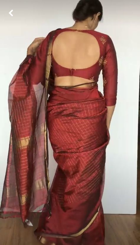 Extra Makeup, Blouse Designs High Neck, Cotton Saree Blouse Designs, Backless Blouse Designs, New Saree Blouse Designs, Traditional Blouse Designs, Latest Model Blouse Designs, Fashionable Saree Blouse Designs, Blouse Design Images