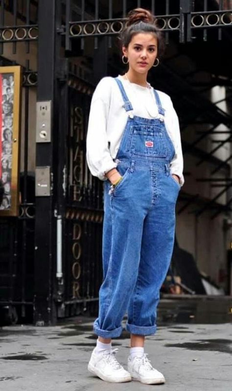 Denim Jumper Outfit Winter, Baggy Overalls Outfit Winter, Outfits Jardineras Jeans, Outfit Salopette Jeans, Denim Overalls Outfit Winter, Jeans Jumpsuits For Women, Overalls Aesthetic, Cute Overall Outfits, Denim Overalls Outfit