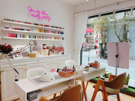 Colorful Nail Salon, Korean Nail Studio, Nail Studio Inspiration, Korean Nail Salon Interior, Nail Art Room, Nail Salon Suite, Nail Art Studio Interior Design, Korean Nail Salon, Nail Room Ideas