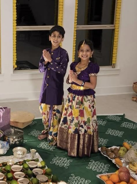 Brother And Sister Dresses Indian, Brother Sister Combo Dress Indian, Brother Sister Dress Combination, Brother And Sister Combo Dress, Indian Dresses For Kids, Mom And Baby Dresses, Boy Dresses, Bro And Sis, Pattu Langa