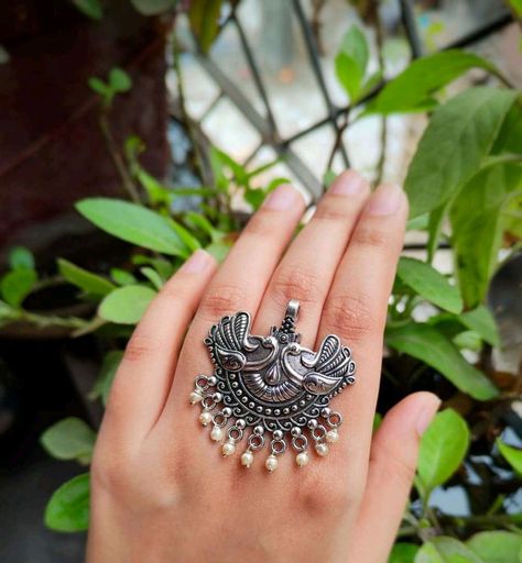 Oxidised Rings, Indian Ornaments, Oxidised Bangles, Latest Gold Ring Designs, Black Metal Jewelry, Oxidised Jewelry, Cotton Dresses Online, Antique Gold Rings, Antique Silver Earrings