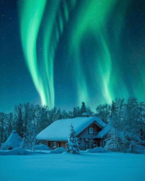 Northern Lights Photography, Futurisme Retro, Lapland Finland, Best Ski Resorts, Aurora Borealis Northern Lights, See The Northern Lights, The Aurora, Most Beautiful Places, Aurora Borealis