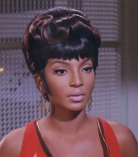 KhalenaLV 60s Eye Makeup, Black Latina, Black Supermodels, Nyota Uhura, Nichelle Nichols, Vintage Black Glamour, Black Hollywood, Black Femininity, Dark Skin Women