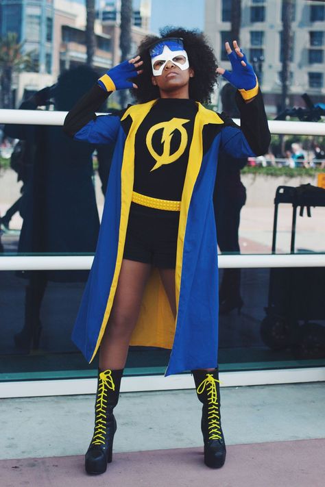 Static Shock Costume, Black Women Cosplay, Student Costume, Black Cosplayers, Fashion Designer Aesthetics, Black Superheroes, Comic Con Costumes, Static Shock, Black Cosplay