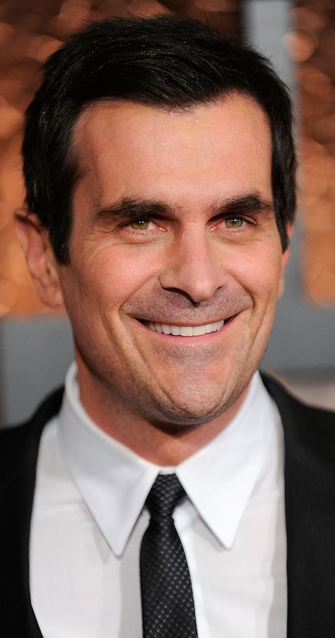 I love his character on Modern Family! Pictures & Photos of Ty Burrell - IMDb Phil Dumphey, The Skeleton Twins, Modern Family Phil, Ty Burrell, German Ancestry, Phil Dunphy, Muppets Most Wanted, Kids Choice Award, Modern Family