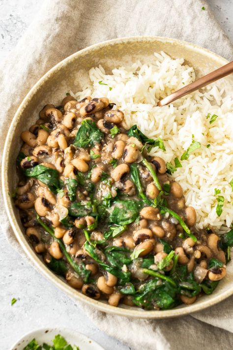 Learn how to make easy Instant Pot Black Eyed Peas FAST with no soaking required! Dried black-eyed peas are cooked in a smoky broth that's completely vegan and packed with flavor. Stir in your favorite greens for a delicious stew that's perfect for New Year's Day or any day! Legume Recipes, Spicy Coleslaw, Cabbage Steaks, Black Bean Enchiladas, Potato Pasta, White Bean Salad, Lentil Stew, White Bean Soup, Awesome Food