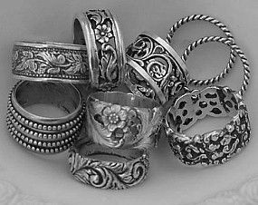 silver rings-- Rings And Bracelets, Grunge Jewelry, Dope Jewelry, Funky Jewelry, Bijoux Diy, Hippie Chic, Jewelry Inspo, Dream Jewelry, Pretty Jewellery