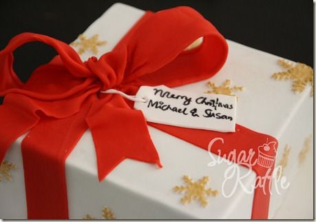 IMG_4556 Christmas Gift Cake, Baby Mickey Mouse Cake, Design Cupcakes, Square Cake Design, Christmas Birthday Cake, A Simple Christmas, Gift Box Cakes, Happy Birthday Foil Balloons, Christmas Cake Designs