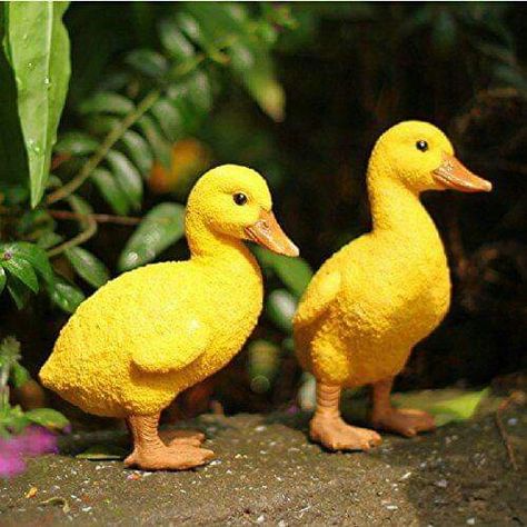 Gee, if I don't have pond, then wooden Ducks shall live in my Garden. Ceramic Art Ideas, Ceramics Glazing, Patio Art, Garden Figurines, Garden Decor Items, Garden Pottery, Garden Animals, Garden Statue, Diy Recycle