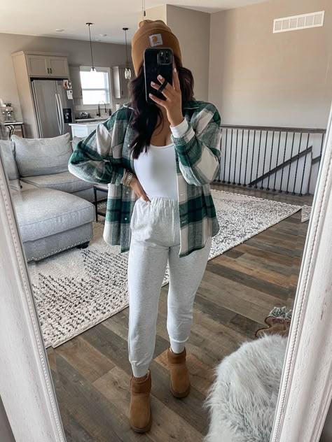 Oversized Flannel Outfit, Grey Joggers Outfit, Plaid Shacket Outfit, Joggers Outfit Women, Dress With Pants, Sweatpants Outfit Ideas, Pants Ideas, Shacket Outfit, Errands Outfit