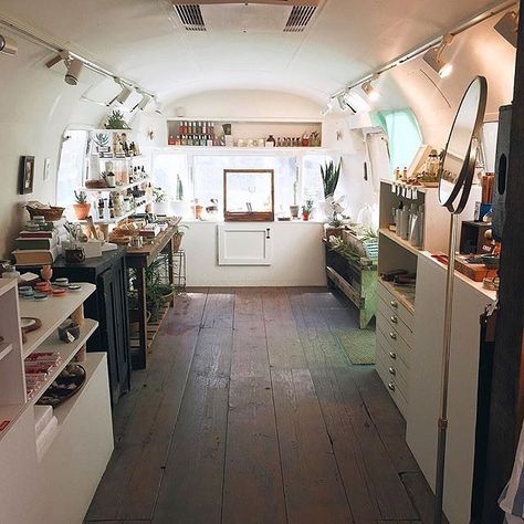 Mobile Boutique Ideas, Boutique Truck, Boutique On Wheels, Mobile Fashion Truck, Caravan Shop, Apothecary Ideas, Apothecary Herbs, Truck Store, Fashion Truck