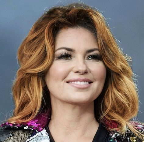 shania twain  red hair Increase Womens Libido, Shania Twain Hair, Shaina Twain, 1980s Hair, Female Libido, Twin Photos, Spiritual Artwork, Shania Twain, Universal Music Group