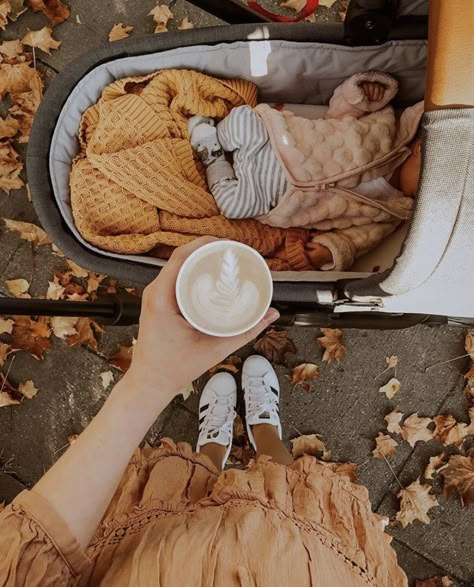 Fall Newborn Aesthetic, Fall Mom Aesthetic, Fall With A Baby, Cozy Mom Aesthetic, Fall Newborn, Autumn Newborn, Mom Fall, Fall Mood Board, Motherhood Photography