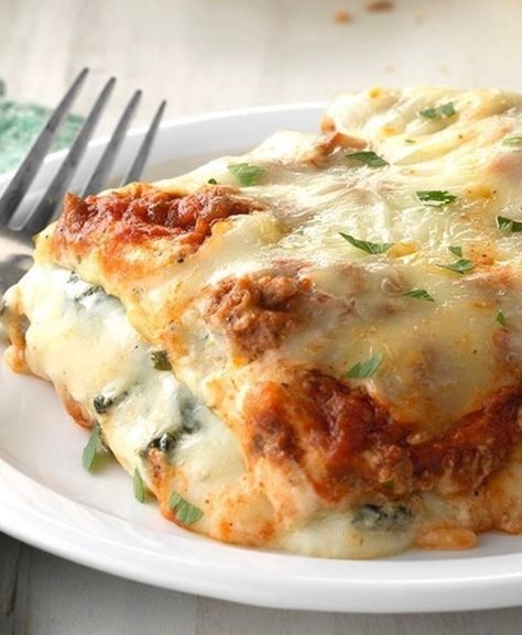 Alfredo Lasagna Recipe, Ground Beef Spinach, Weight Watchers Lasagna, Ground Beef And Spinach, Spinach Alfredo, Alfredo Lasagna, Spinach Lasagna, Beef Casserole, Beef Recipes For Dinner