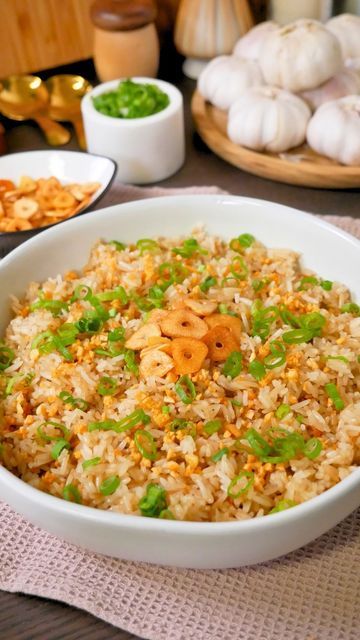 Garlic Fried Rice Recipe, Chinese Garlic, Garlic Fried Rice, Garlic Rice, Takeout Food, 20 Minute Recipes, Homecooked Meals, Garlic Fries, Fried Rice Recipe