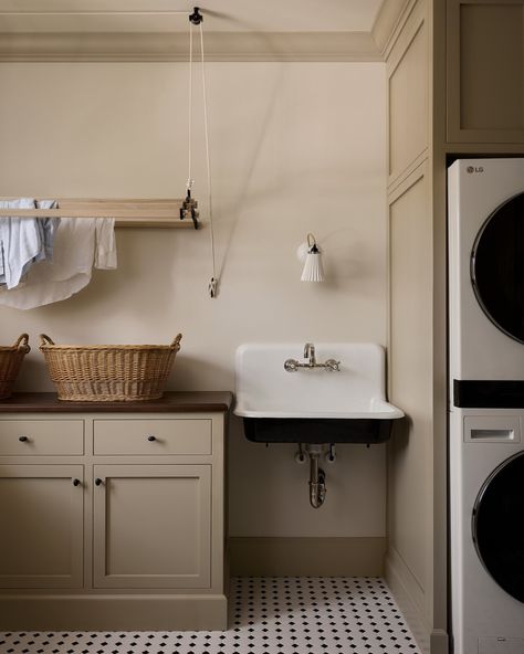 Ryan Reeder W Design Collective, Bunkie Ideas, Boot Room Utility, Traditional Laundry Room, Laundry Room Decorating, Laundry Room Wall Art, Laundry Nook, Laundry Wall Art, Dream Laundry Room