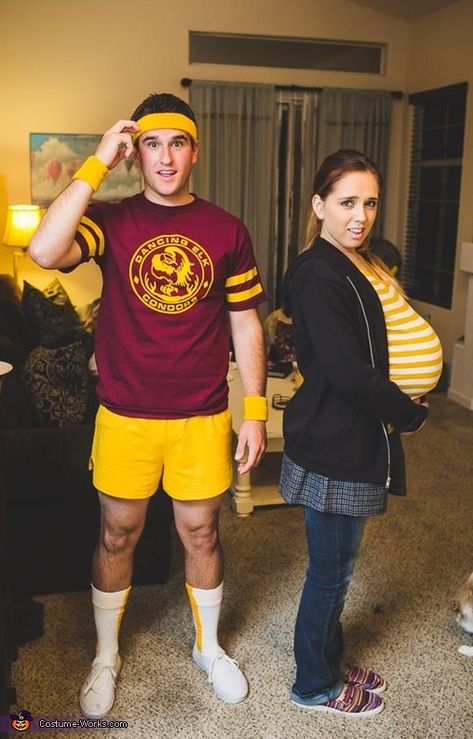 Juno and Paulie Bleeker Couple's Halloween Costume Meme Costume, Funny Couple Costumes, Pregnancy Costumes, Pregnant Halloween Costumes, Clever Halloween, Clever Halloween Costumes, Costume Works, Pregnant Halloween, Hallowen Costume