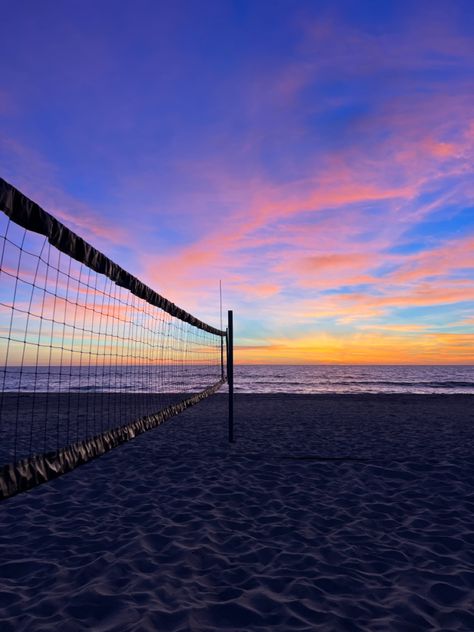 Volleyball Court Wallpaper, Volleyball Backgrounds, Volleyball Photography, Volleyball Wallpaper, Volleyball Net, Volleyball Inspiration, Beach Volley, Afrique Art, Summer Picture Poses