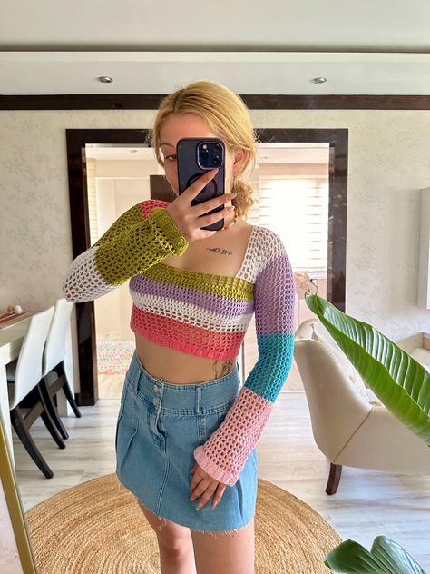 Long Sleeve Crochet Top, Crochet Patchwork Blanket, Handmade Crop Top, Summer Top Crochet, Crochet Long Sleeve Top, Designed Clothes, Vintage Style Blouses, Crochet Long Sleeve Tops, Knitted Clothes