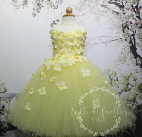 Yellow Flower Girl Dresses, Yellow Hydrangea, Prom Dresses Simple, Flowery Dresses, Pretty Yellow, Bridesmaid Dresses Prom, Wedding Dresses For Girls, Dress Bridesmaid, Hydrangea Flower