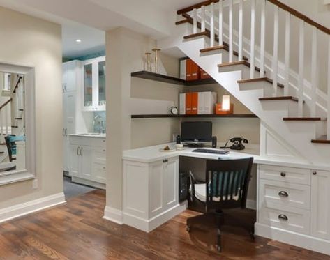 5 Home office design tips for the remote worker Stairs Basement, Space Under Stairs, تحت الدرج, Decoration Hall, Traditional Home Office, Basement Inspiration, Craft Desk, Ideas Hogar, Understairs Storage