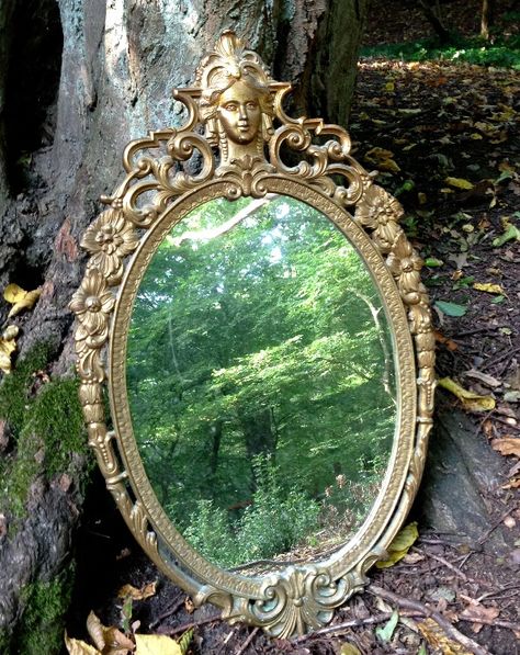 Newly acquired mirror #quirky urbanrook Green Mirror Aesthetic, Mirror In Forest, Fantasy Mirror, Dnd Halloween, Snow Witch, Star Crossed Myth, Mirror Video, Mirror Photography, Romantic Academia