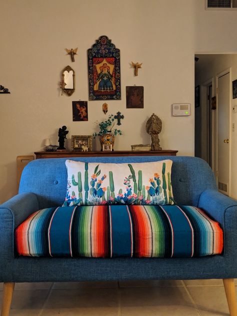 Serape Decor Living Room, Living Room Mexican Decor, Mexican Culture Home Decor, Modern Mexican Design Interior, Latino Living Room, Boho Mexican Decor Bathroom, Mexico House Decor, Mexican Boho Decor Hacienda Style, Mexico Aesthetic Decor