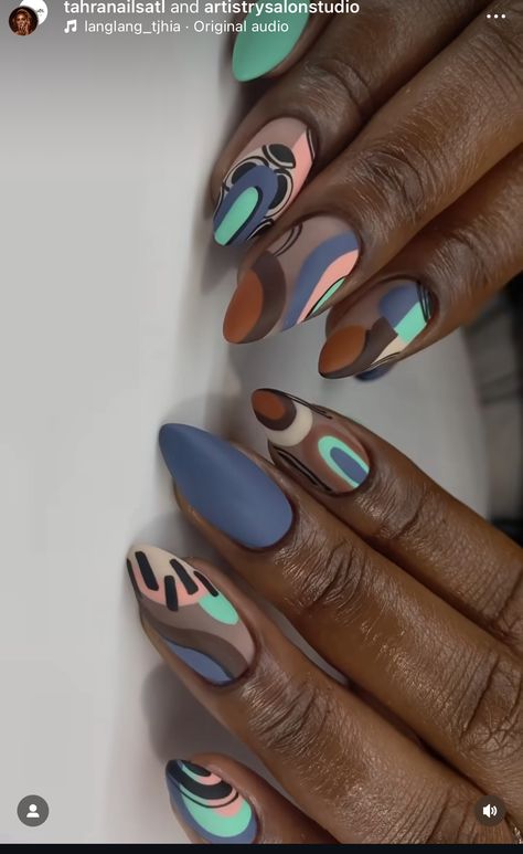 Modern Nail Colors, Abstract Faces Nail Art, Winter Abstract Nails, Nail Design For Dark Skin Women, Cute Fall Acrylic Nails Short, Quilt Nails Designs, Difficult Nail Designs, Chrome Toe Nails, African Nail Art